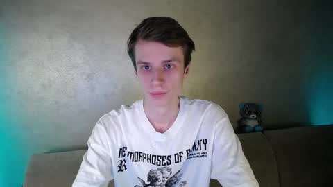 Snapshot of yes_cute_boy_ chatting on March 2026 04:45:02 PM Eden online show from March 2026 04:45:02 PM