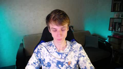 Snapshot of yes_cute_boy_ chatting on April 2026 07:08:01 AM Eden online show from April 2026 07:08:01 AM