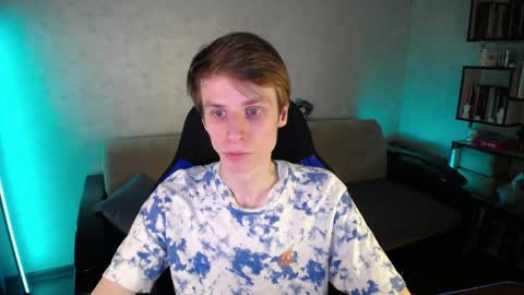 Snapshot of yes_cute_boy_ chatting on April 2026 09:49:01 AM Eden online show from April 2026 09:49:01 AM