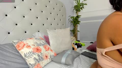 roxie reyes  online show from February 2025 03:42:01 AM