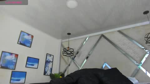 Yiyo online show from February 2025 04:26:01 AM