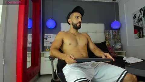 Yiyo online show from September 2025 09:27:02 PM