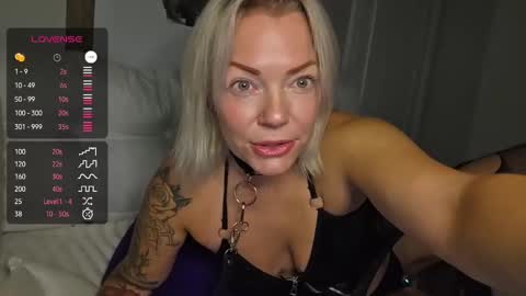 Yogiblondebangme online show from October 2025 08:59:01 AM