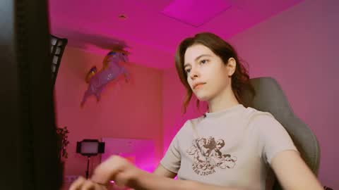 yoka_paradoxxx online show from October 2025 01:20:01 PM