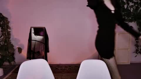 yoka_paradoxxx online show from October 2025 05:30:01 AM