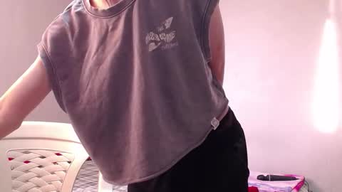 Little Mike Independent model online show from October 2025 10:06:02 PM