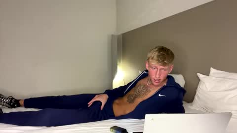 Snapshot of yorkshirelad208 chatting on January 2025 07:28:02 PM Harrison online show from January 2025 07:28:02 PM