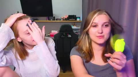 Snapshot of younona chatting on June 2026 04:44:01 PM Anna and Luna online show from June 2026 04:44:01 PM