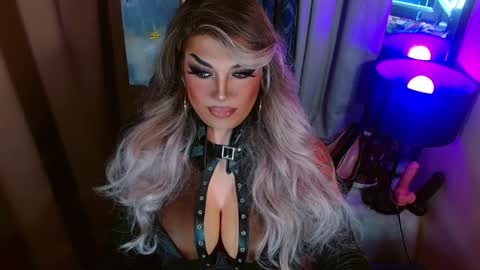 Snapshot of your1truequeen chatting on June 2026 08:20:02 AM QUEEN MADISON online show from June 2026 08:20:02 AM