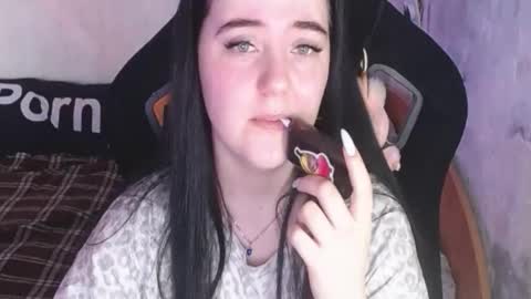 your_8a8y online show from November 2025 09:31:02 AM