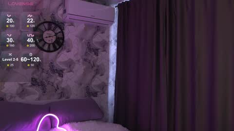 Snapshot of your_baby_julia chatting on January 2025 07:22:01 AM Julia Please Thumbs up me online show from January 2025 07:22:01 AM