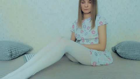 Snapshot of your_caramelka chatting on February 2025 01:32:01 PM Lily online show from February 2025 01:32:01 PM