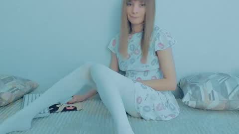 Snapshot of your_caramelka chatting on October 2025 03:27:02 AM Lily online show from October 2025 03:27:02 AM