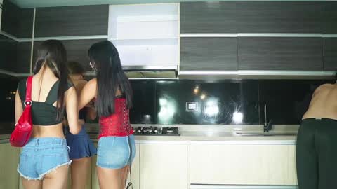 Aysel Chloe Noa and Zoe online show from February 2026 06:48:01 PM