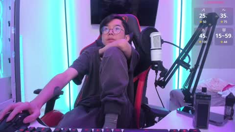 Snapshot of your_little_twink chatting on December 2024 12:30:01 AM Han online show from December 2024 12:30:01 AM