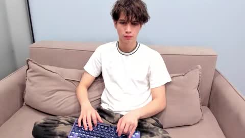 your_shy_guy online show from December 2025 05:01:01 AM