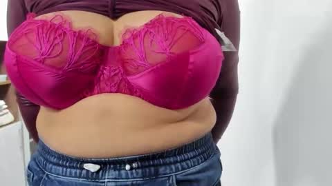 Snapshot of your_victoria chatting on November 2025 09:15:01 PM Your Victoria online show from November 2025 09:15:01 PM