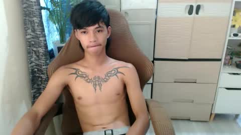 yourasian_eric online show from April 2026 06:52:01 AM