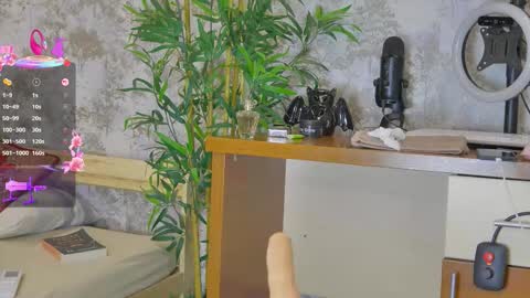 Anna online show from November 2025 08:11:02 PM