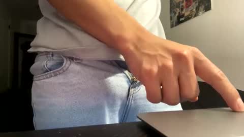 yourguuy21 online show from November 2025 08:24:01 AM