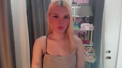 Snapshot of yourlovekylie chatting on June 2026 07:06:02 AM KYLIE MORE online show from June 2026 07:06:02 AM