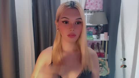 Snapshot of yourlovekylie chatting on June 2026 09:10:01 AM KYLIE MORE online show from June 2026 09:10:01 AM