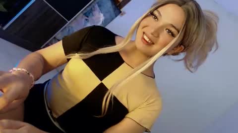 Snapshot of yourlovingpearl chatting on September 2025 12:00:02 AM PEARL online show from September 2025 12:00:02 AM