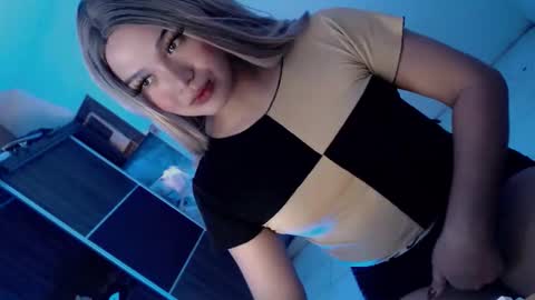 Snapshot of yourlovingpearl chatting on September 2025 02:25:01 AM PEARL online show from September 2025 02:25:01 AM