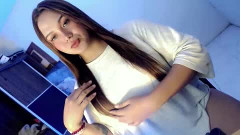 Snapshot of yourlovingpearl chatting on October 2025 01:01:01 PM PEARL online show from October 2025 01:01:01 PM