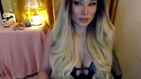 Adriana Maxwell online show from May 2026 06:01:01 PM