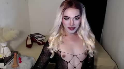 TIFFANY SUCKING QUEEN online show from May 2026 06:15:02 PM