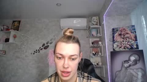 Snapshot of yournickyadamidi chatting on July 2026 02:21:01 AM Nicky online show from July 2026 02:21:01 AM