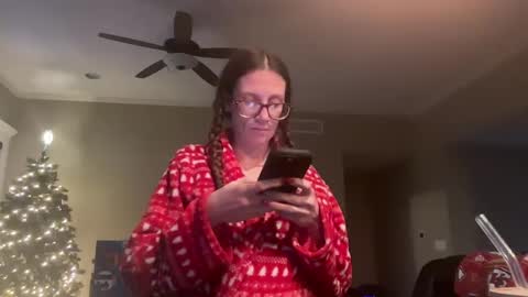 Snapshot of yourstrulylivy chatting on December 2024 10:56:01 PM yourstrulylivy online show from December 2024 10:56:01 PM
