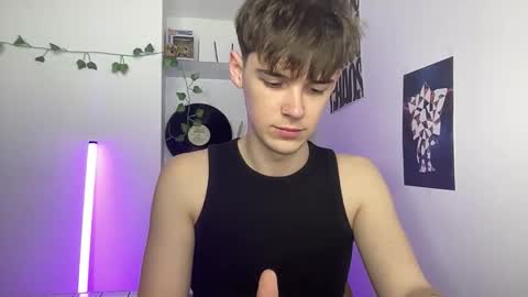 yoursweetyguy online show from April 2026 04:37:01 PM