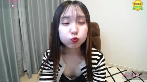 yui_x online show from February 2025 01:08:02 PM