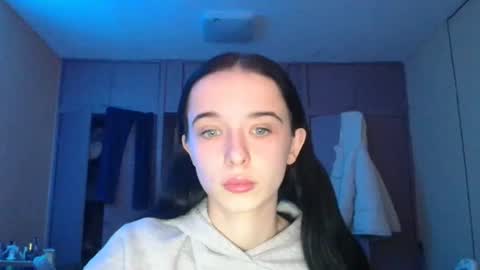 Yuliia online show from December 2025 10:00:01 AM