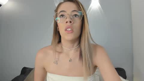 Snapshot of yulievans chatting on January 2025 10:18:01 PM yulievans online show from January 2025 10:18:01 PM