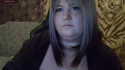 Snapshot of yuliiared chatting on December 2025 08:17:01 PM yuliiared online show from December 2025 08:17:01 PM