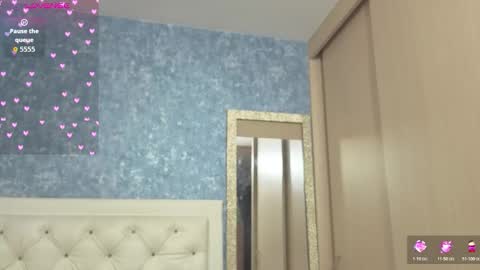 Snapshot of yulissa_girls chatting on October 2025 11:51:02 AM yulissa_girls online show from October 2025 11:51:02 AM