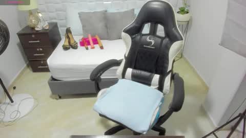 Y U L I T Z A online show from November 2025 11:11:01 AM