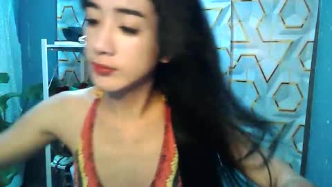 yumi_18 online show from November 2025 06:00:02 PM