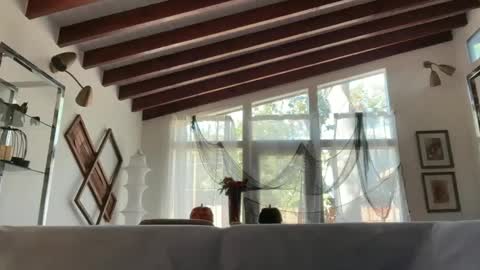 yumiandwolf online show from October 2025 09:56:01 PM