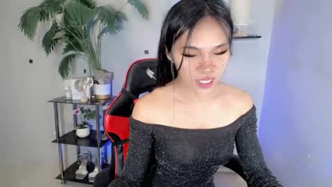 Snapshot of yumiexx chatting on July 2026 10:00:02 AM CALL ME YUMLEXX online show from July 2026 10:00:02 AM