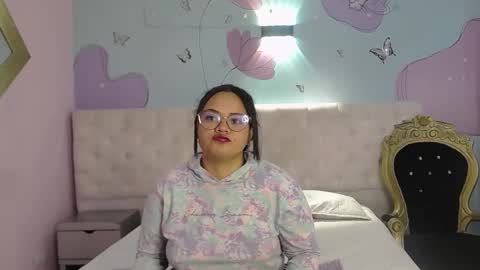 Snapshot of yumiviolet chatting on February 2026 07:53:01 PM YumiViolet online show from February 2026 07:53:01 PM