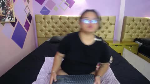 Snapshot of yumiviolet chatting on February 2026 05:19:01 AM YumiViolet online show from February 2026 05:19:01 AM