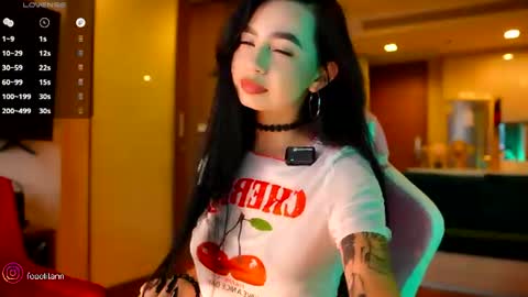 Snapshot of yuna_leen chatting on July 2026 11:37:02 AM yuna_leen online show from July 2026 11:37:02 AM