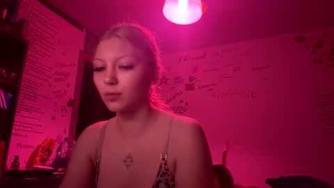 Snapshot of yunarosee chatting on November 2025 11:27:02 PM yunarosee online show from November 2025 11:27:02 PM