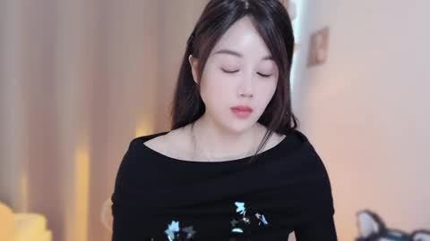 YunEr online show from December 2025 03:03:01 AM