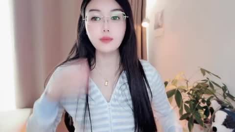 Snapshot of yuner0715 chatting on April 2026 03:52:01 AM YunEr online show from April 2026 03:52:01 AM