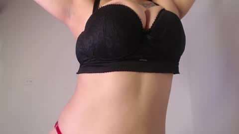 Snapshot of yungelitamor_ chatting on January 2025 10:41:01 AM ELITA online show from January 2025 10:41:01 AM